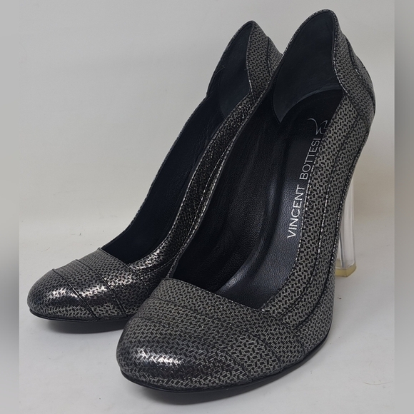 Elegant Black and Silver Heels - Picture 2 of 13